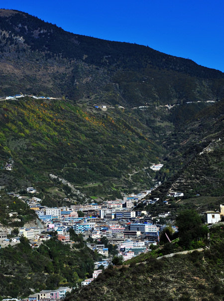 这是云南最高的海拨县城德钦县