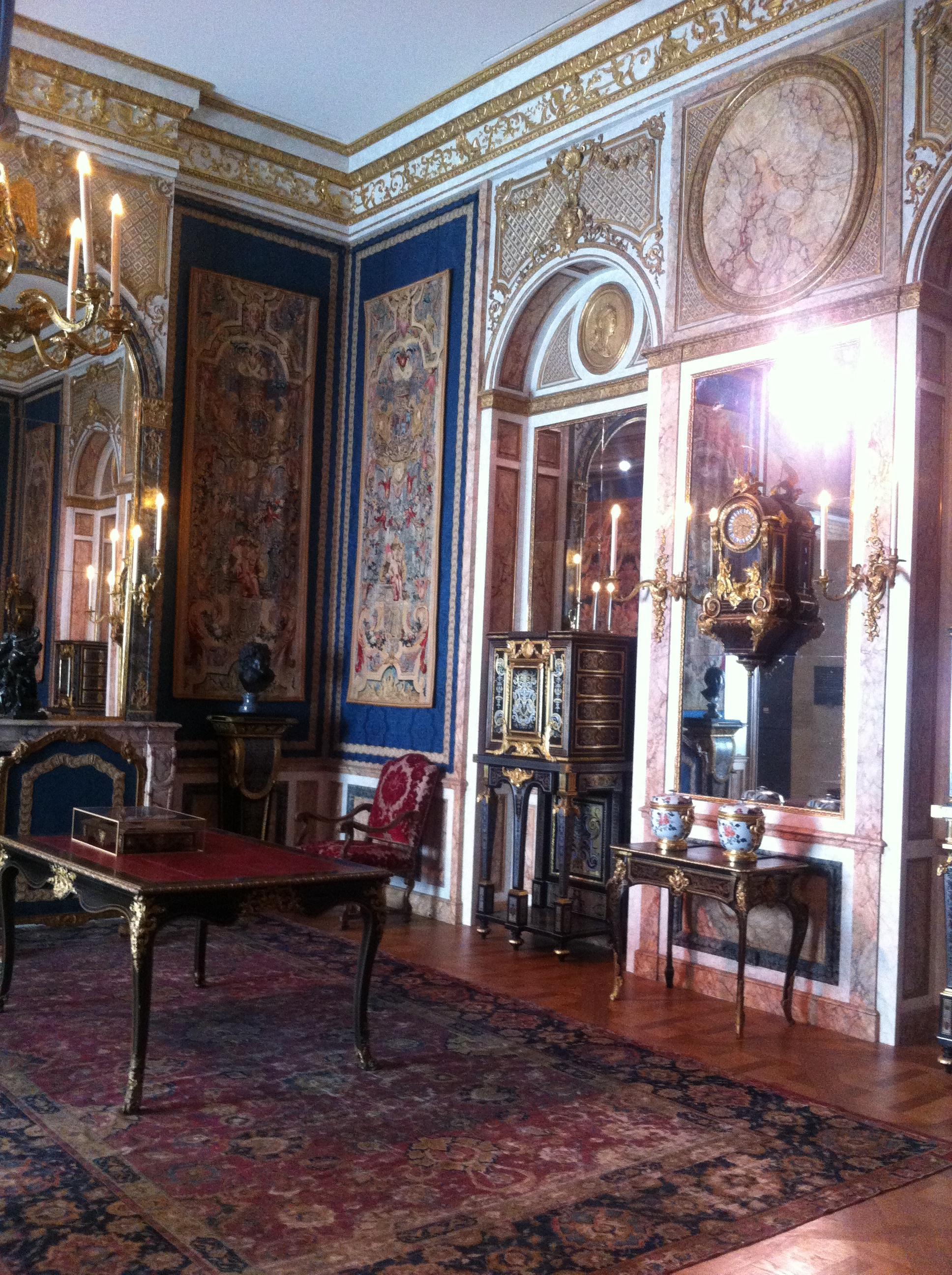            拿破仑三世的寝宫一角
