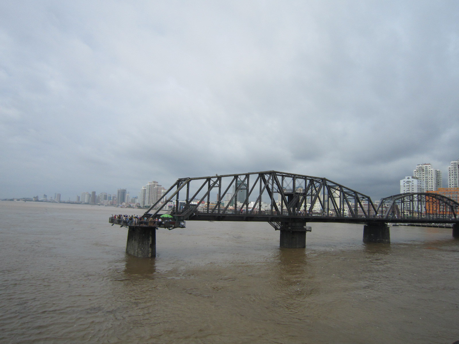 【携程攻略】丹东鸭绿江断桥景点,鸭绿江断桥是丹东的