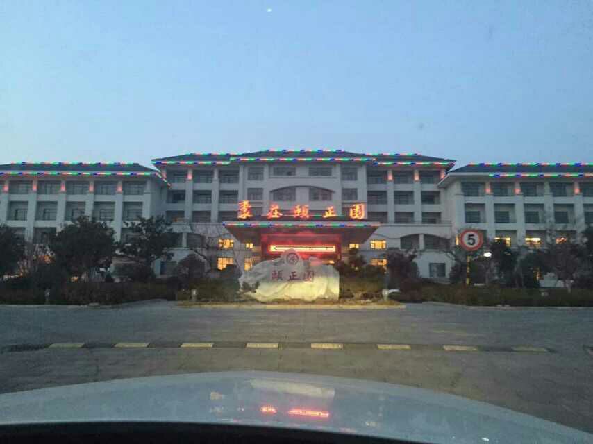 0分2015年02月入住 豪华标间 非常满意,今天大年三十,人很少,但酒店