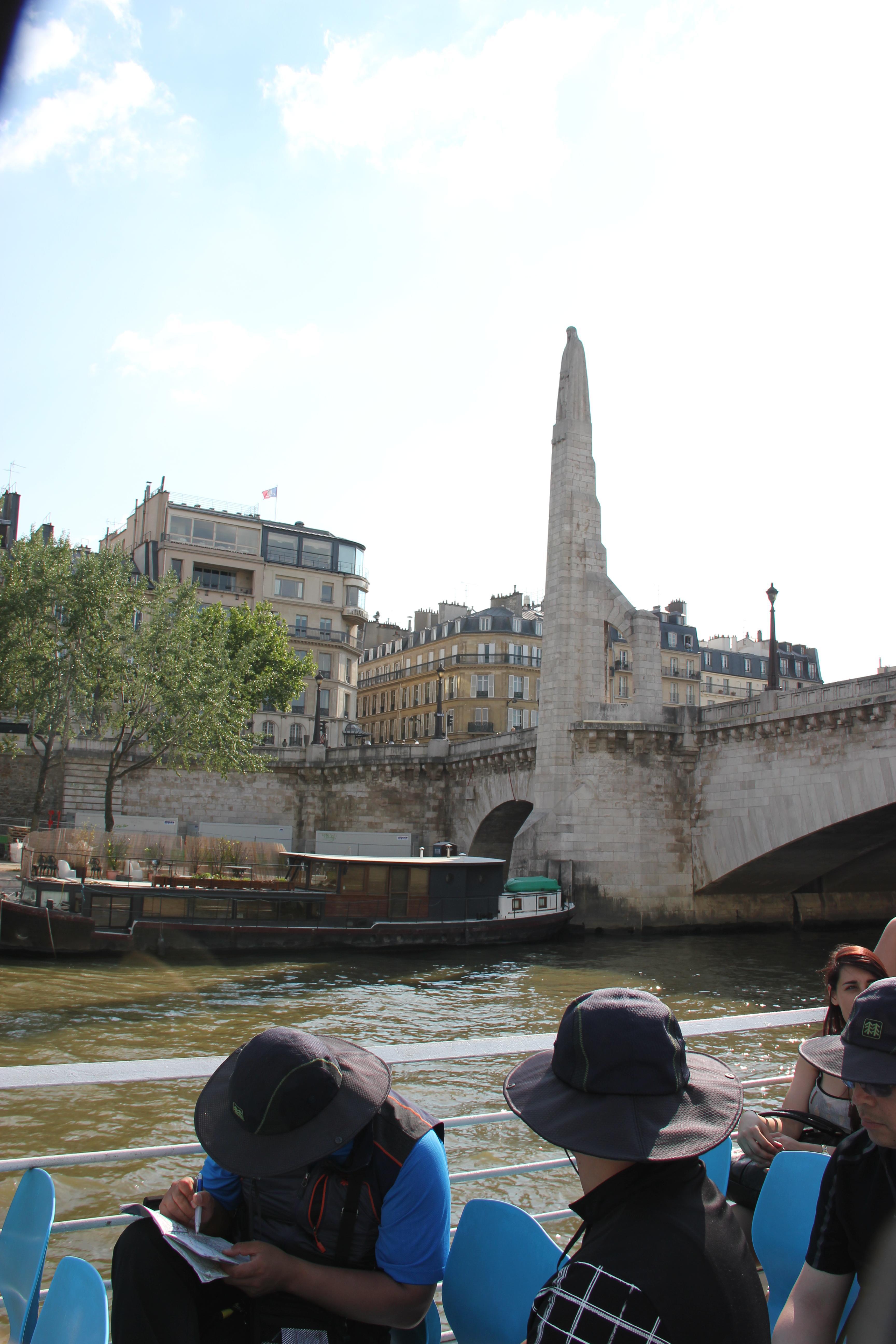 【携程攻略】娱乐点,塞纳河(la seine)是法国第二大河,从法国东部向西