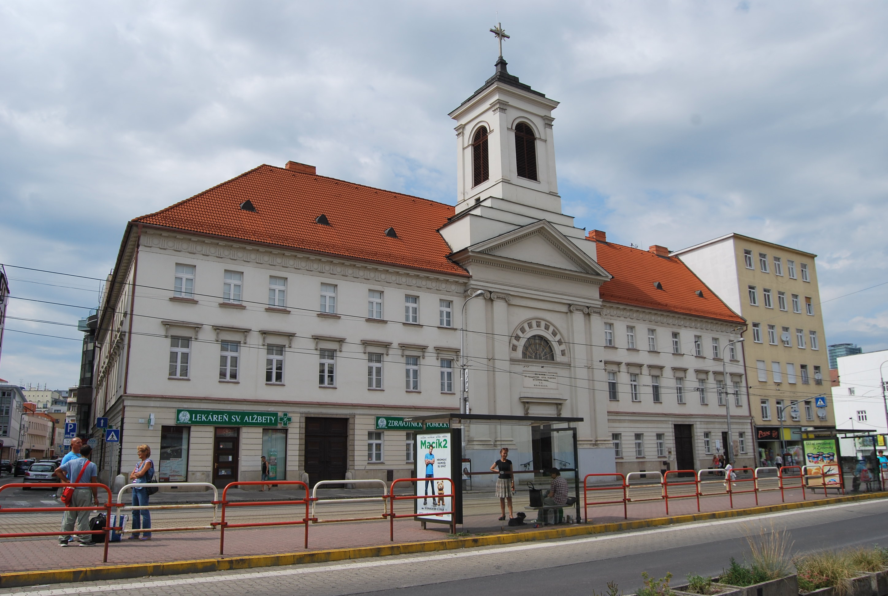 斯洛伐克国家剧院 修建于1886年,建筑绚丽多姿,这里是