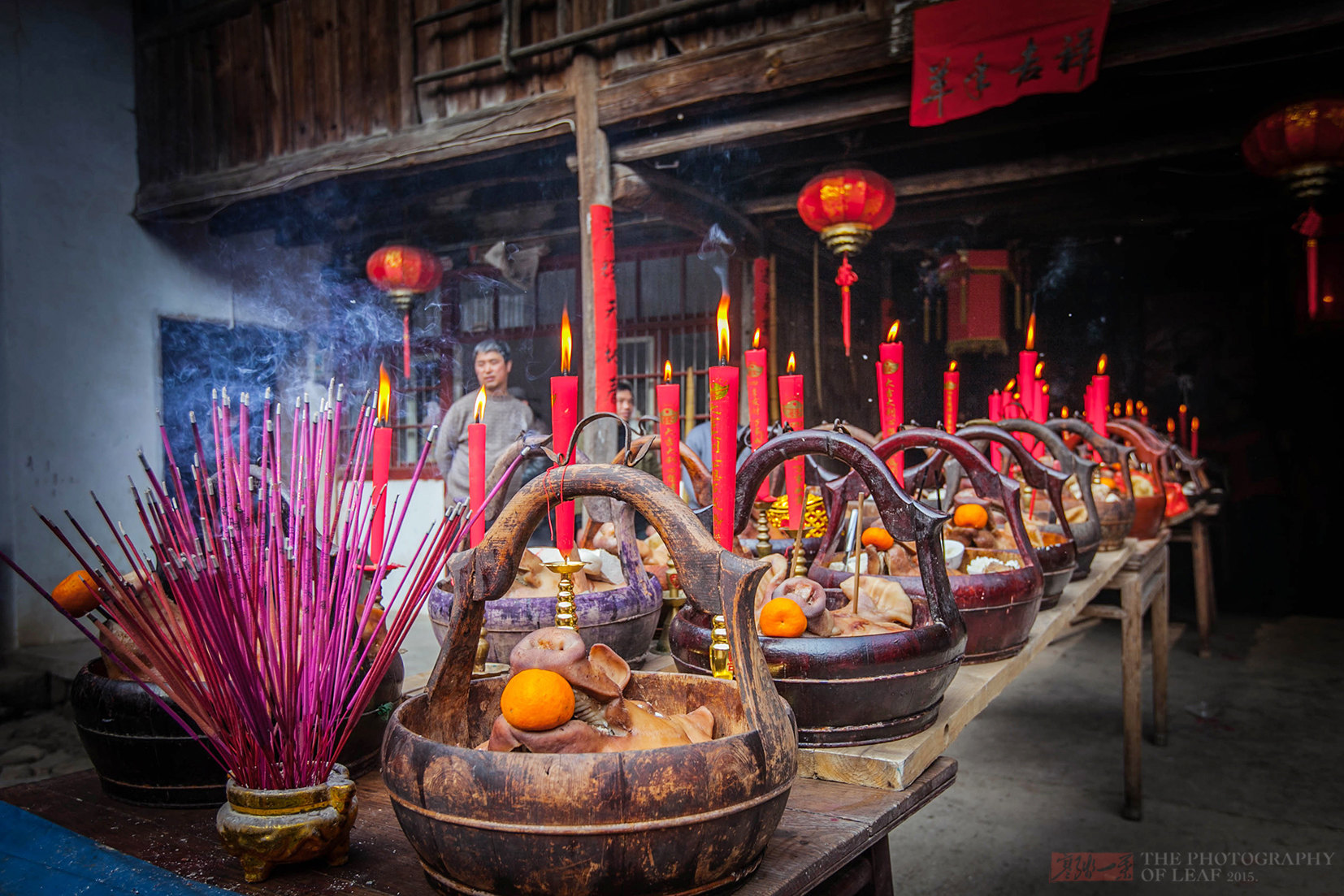                  祭拜完神灵后
