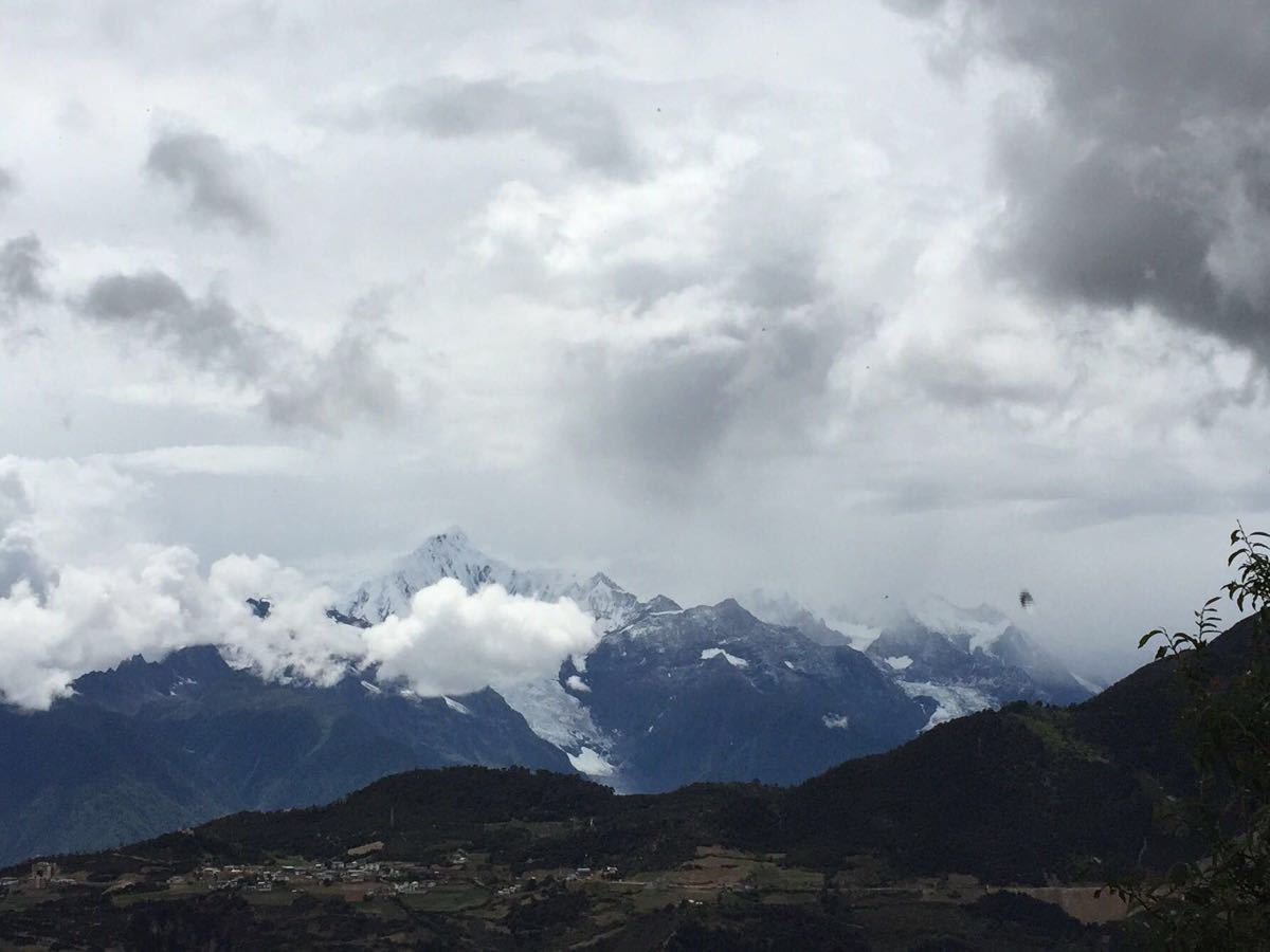 07月30日德钦天气预报:阴 气温: 10℃~18℃