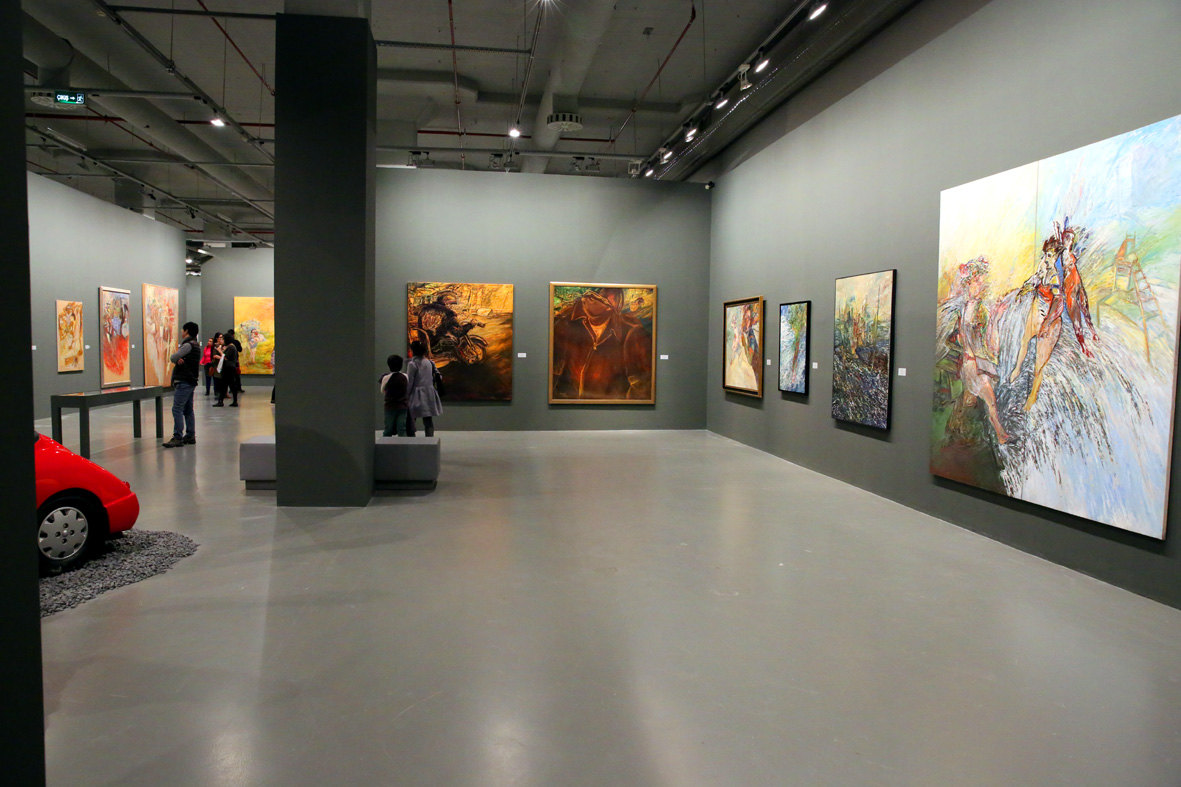真心感觉不错,尤其是赶上里面的一个土耳其当代艺术家的回顾展。比较让我意外的是,土耳其的这个艺术馆内部设施与展馆理念已经与西南北欧国家接轨。衣帽间服务与卢浮宫、普拉多美术馆并无区别。馆藏作品居然有当代国际大师级人物的雕塑,这点让我有些意外~!!!!馆内艺术作品介绍文字翔实,各种装置 影像 新媒体艺术都有,点个赞~!!!