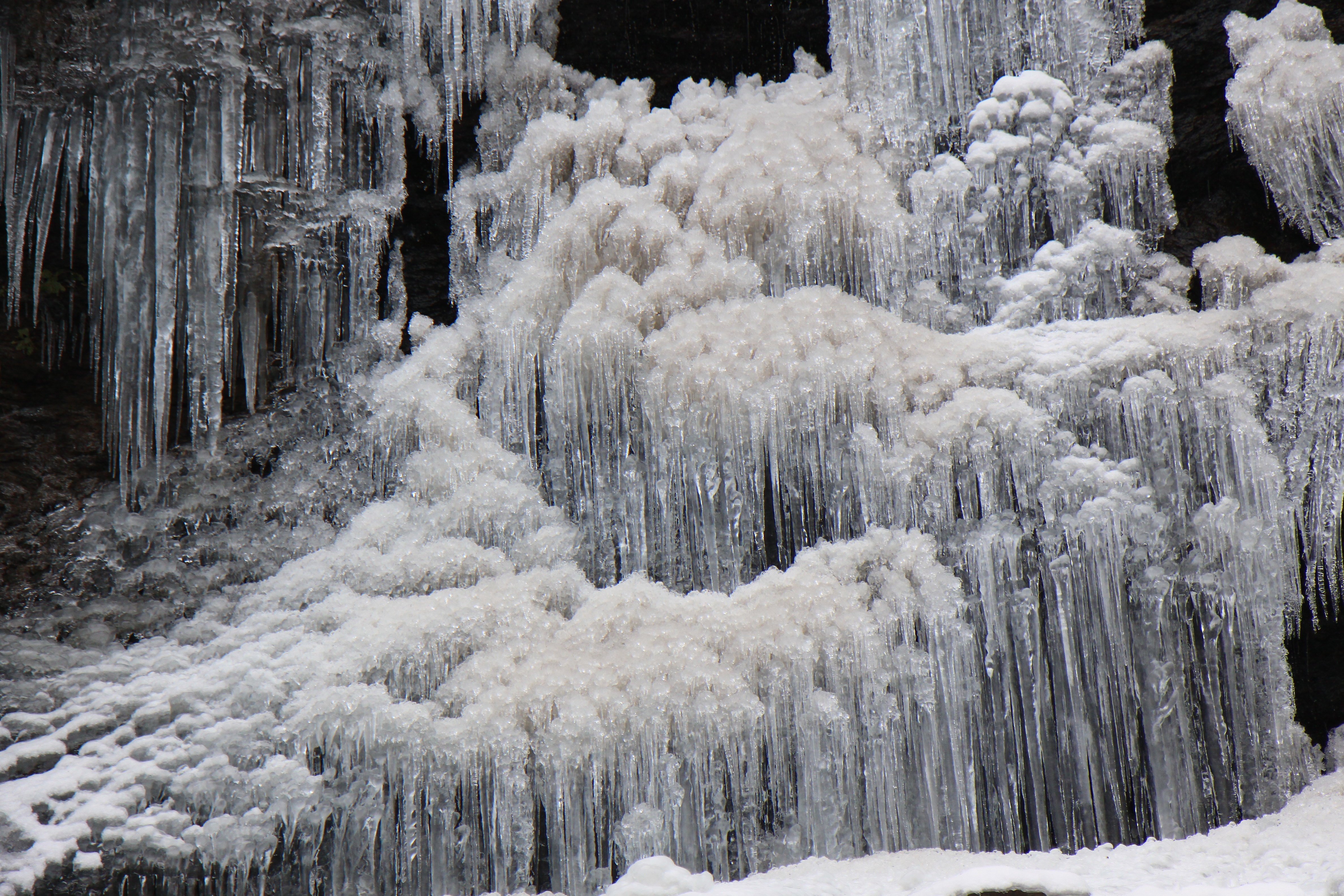 美丽彭州红岩山雪景冰瀑