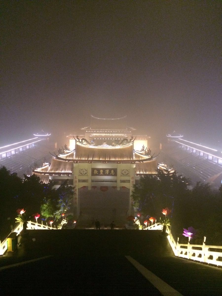 【携程攻略】福建湄洲岛景点,挺不错的,妈祖庙的夜景