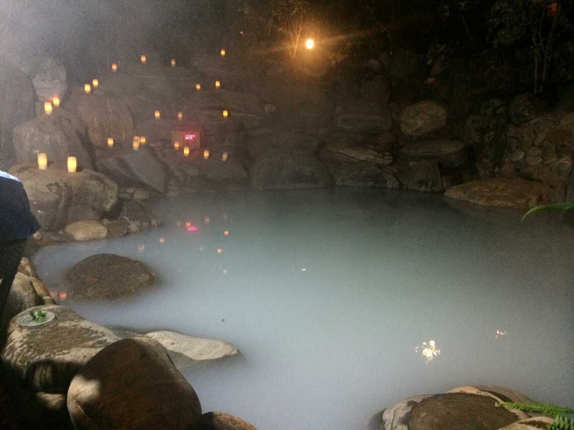               湖泉温泉特色泡池