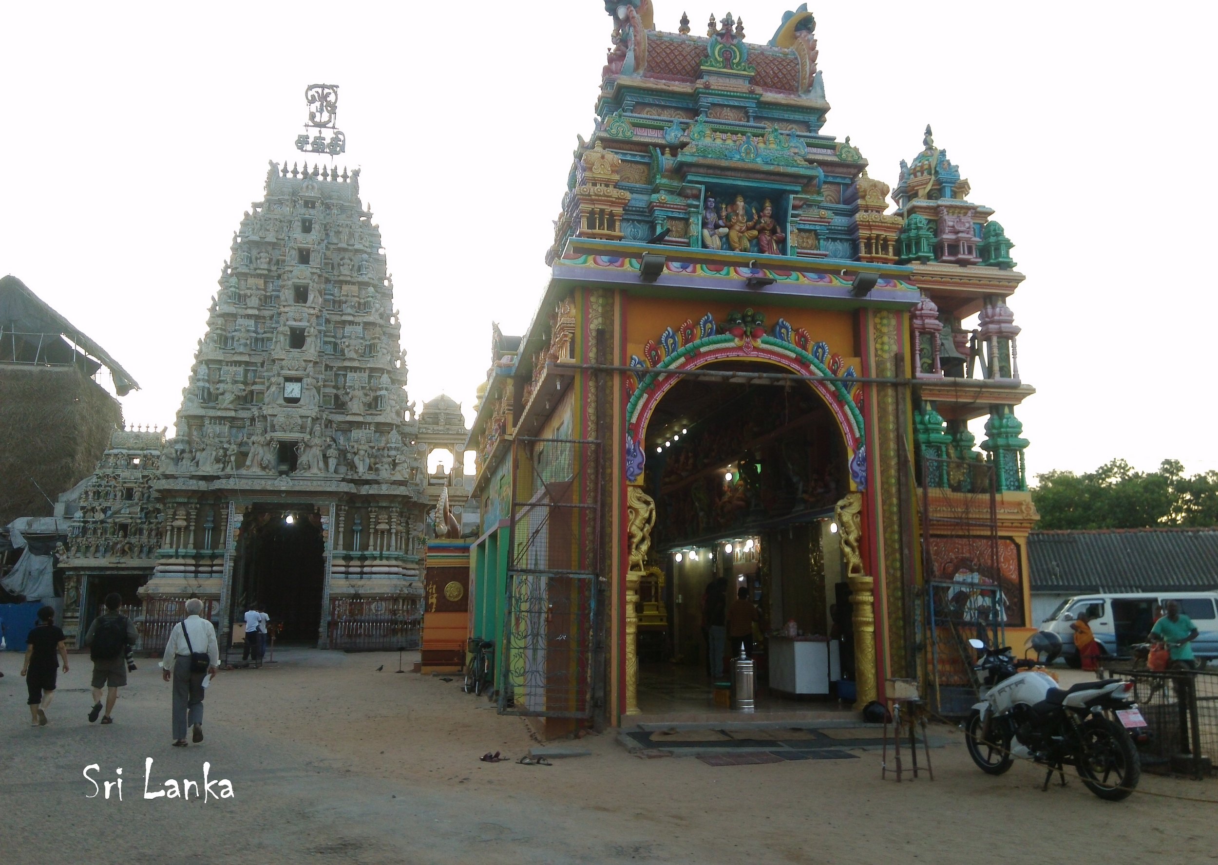 尼甘布教堂多,亭可马里的街区遇到多是印度教