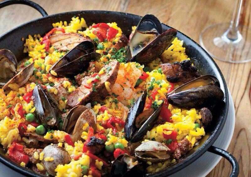 2 分 20条点评 133/人 海鲜"当地西班牙特色的海鲜餐厅,穿着水手服的