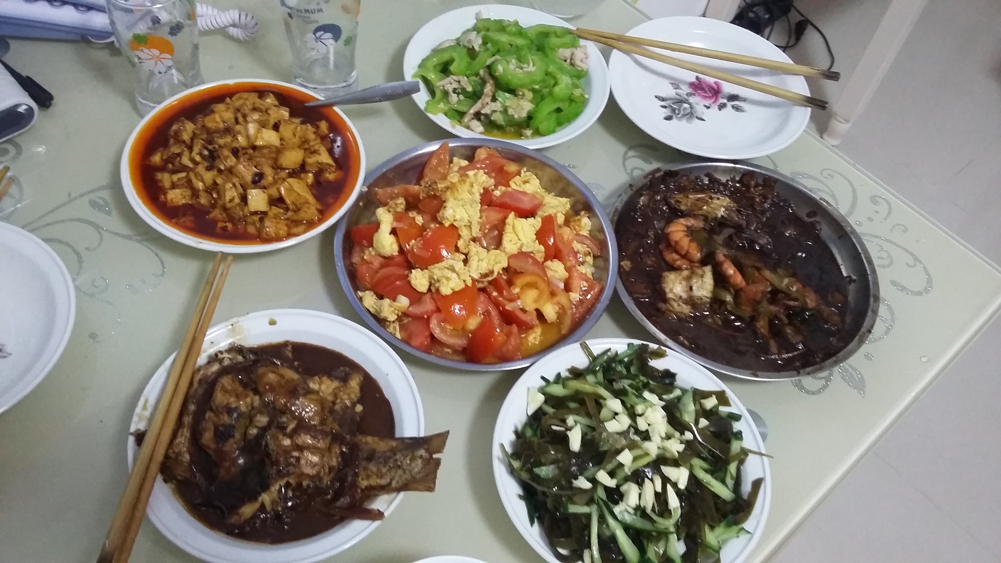 热情的朋友给我们准备了一顿丰富的午餐