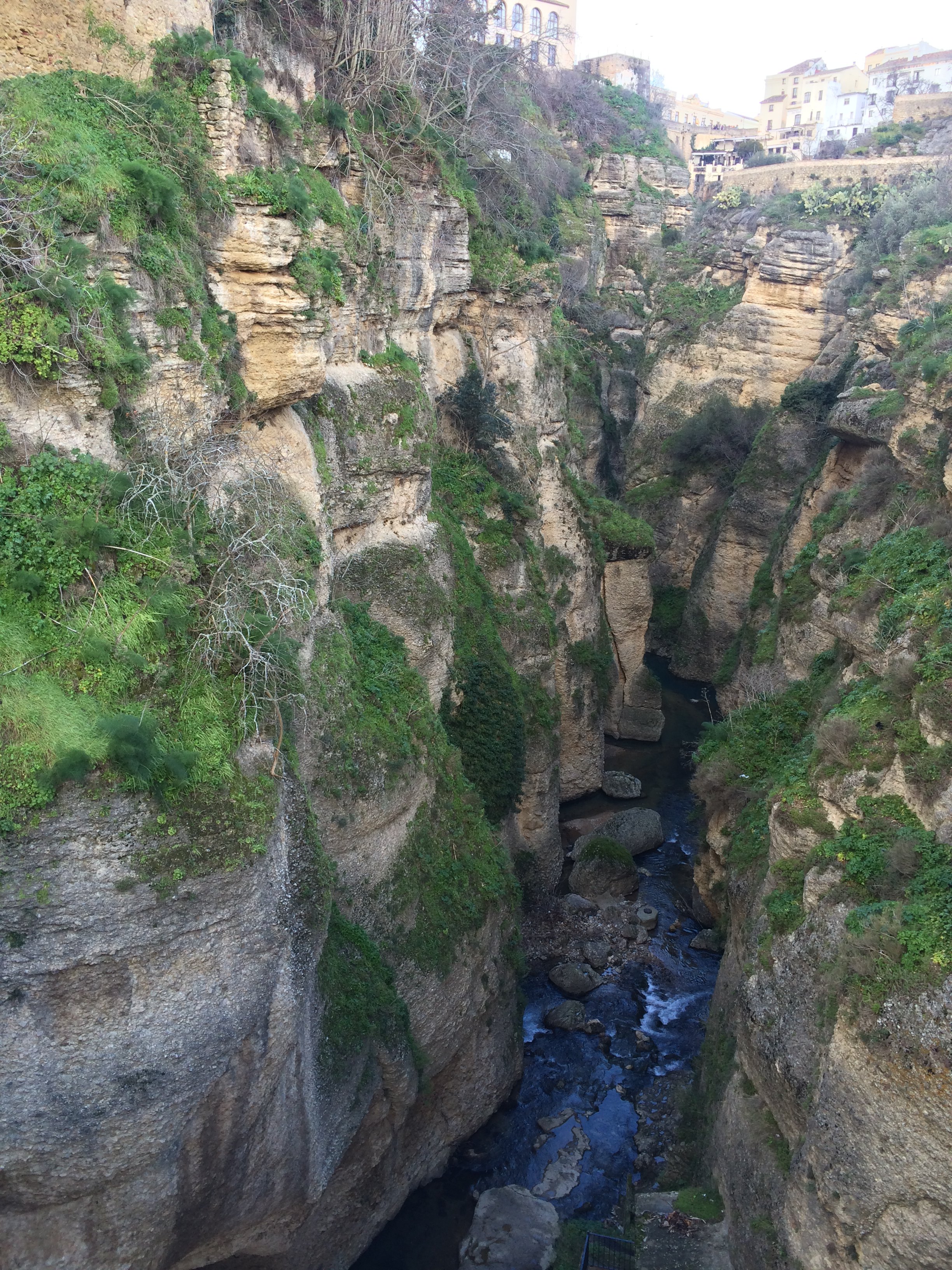 龙达悬崖景观