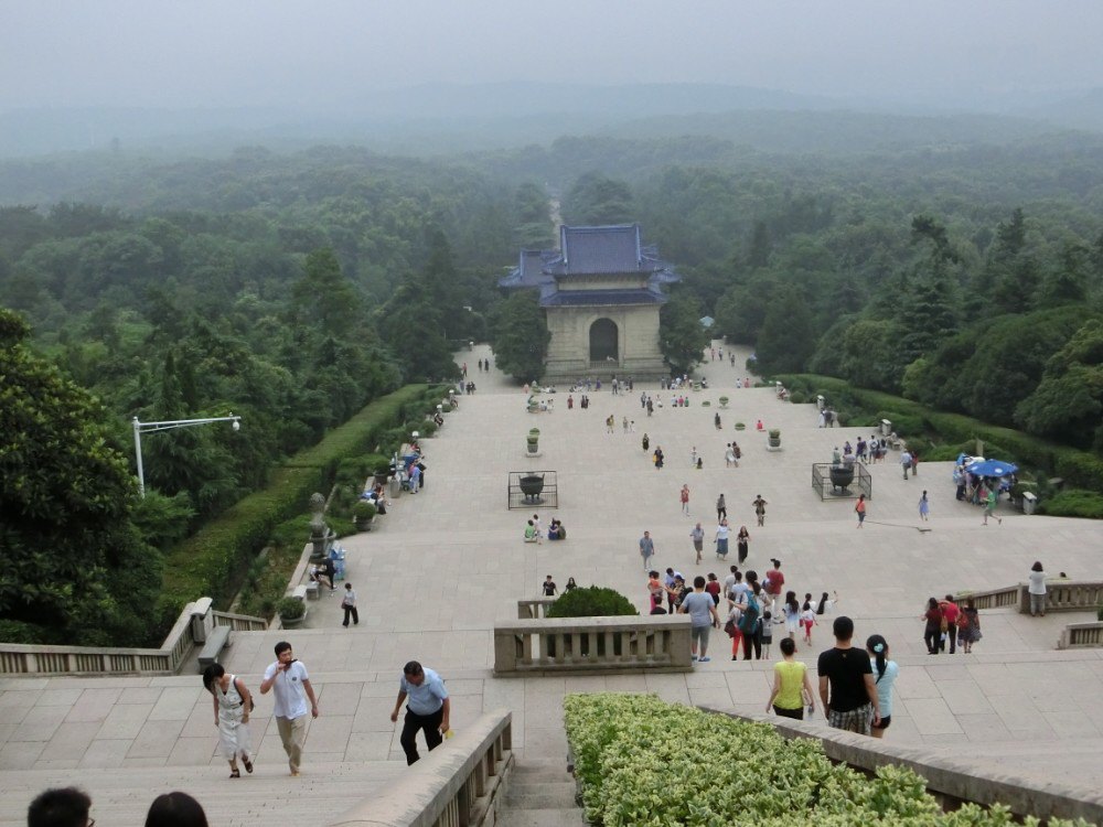 【携程攻略】南京中山陵景区景点,沿着楼梯走上去很高