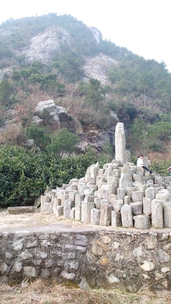 临海行,读火山狂野史诗,环古城忆战神痛杀倭寇,上石柱