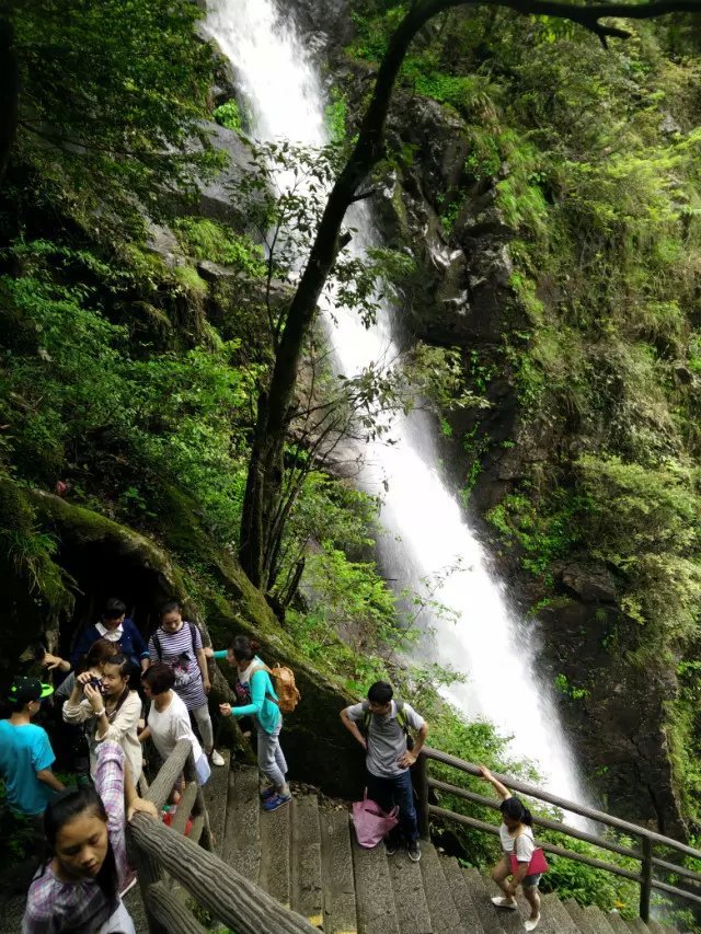 云谷飞瀑                                               明月山