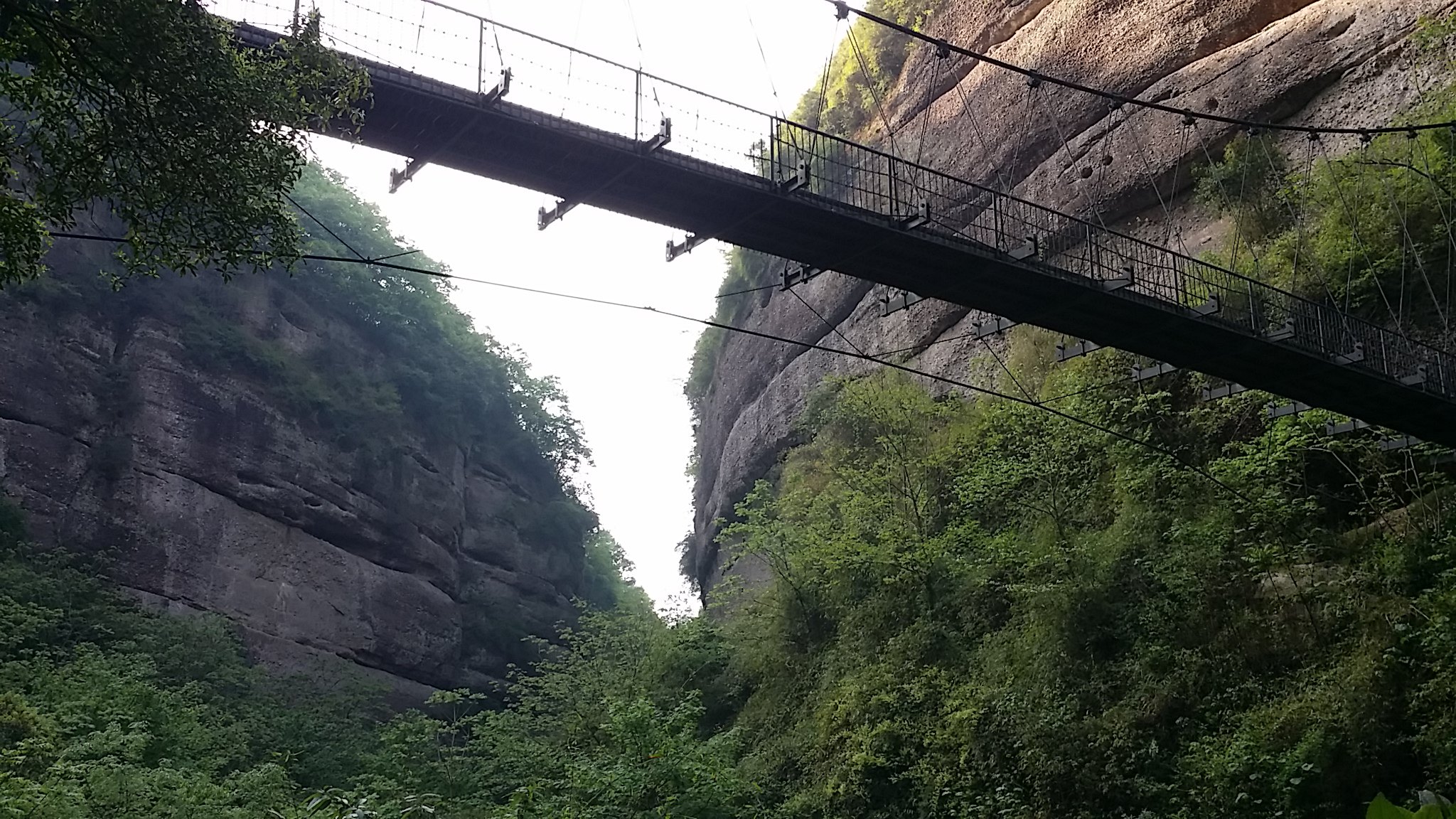 我们决定步行天梯峡栈道.