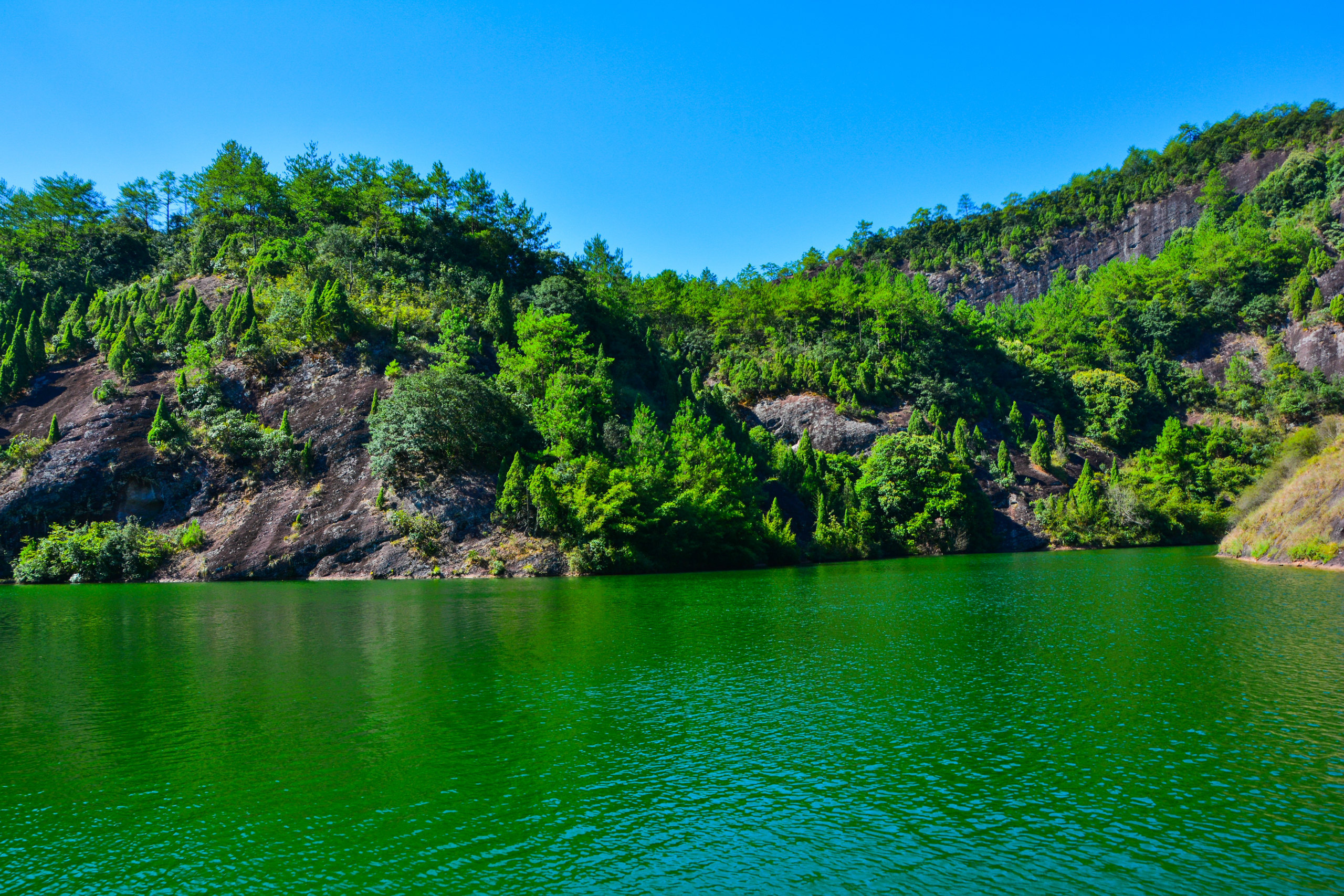 介绍石门湖位于连城冠豸山东南,并与冠豸山景区紧相毗邻.石门湖