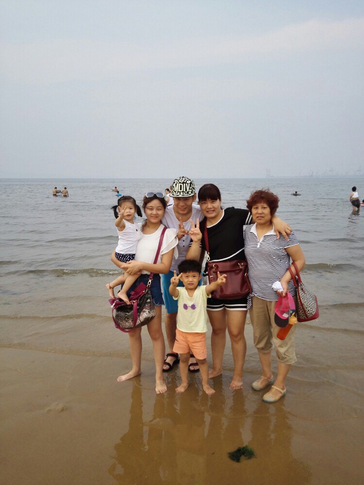 我们正在公园里玩得很开心的英文