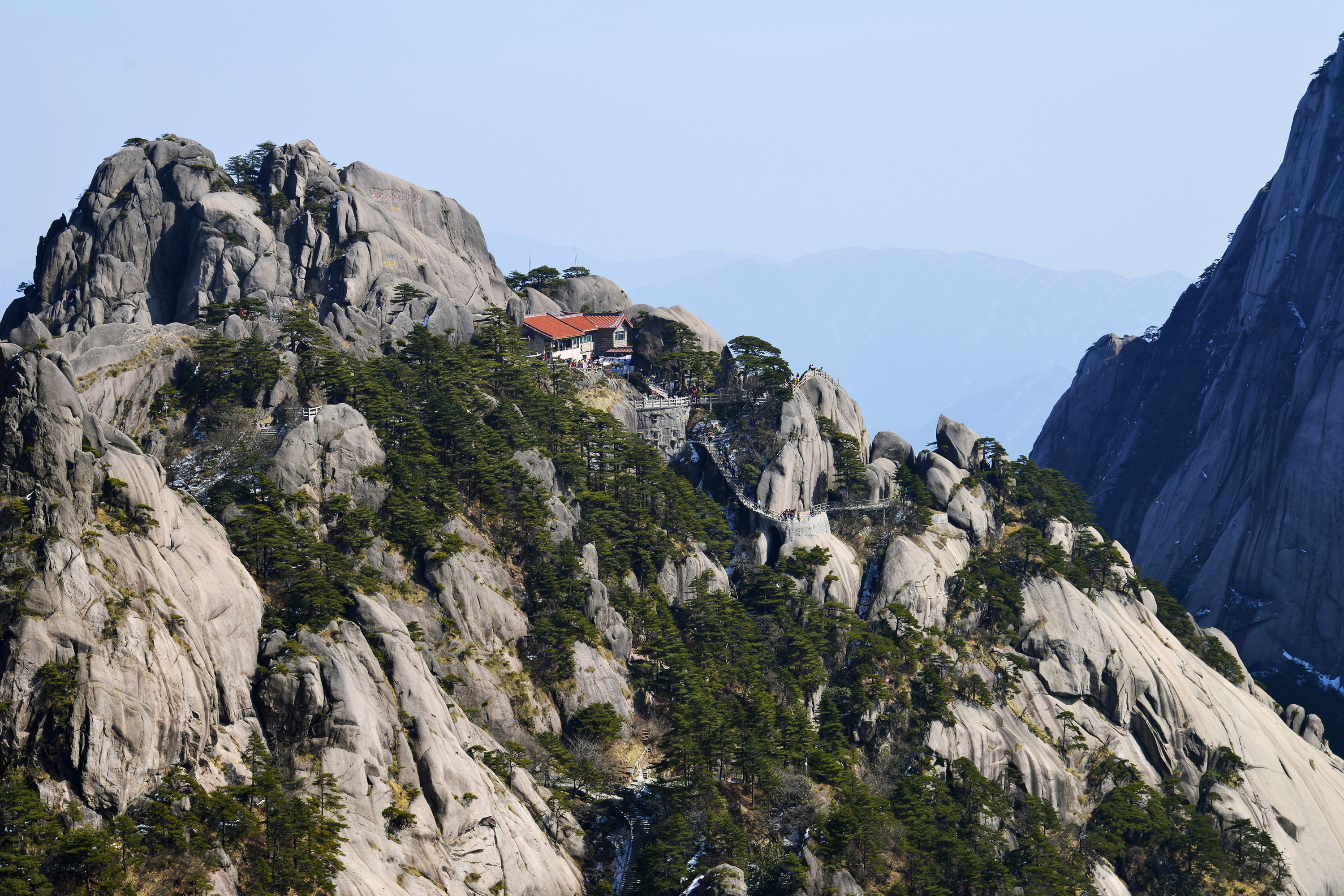 黄山 宏村 西递3日2晚跟团游(2钻 黄山美景 徽州文化 宿山上高低独卫