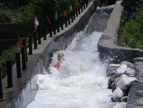 【携程攻略】余姚四窗岩漂流景点,在售票处兑换好票后