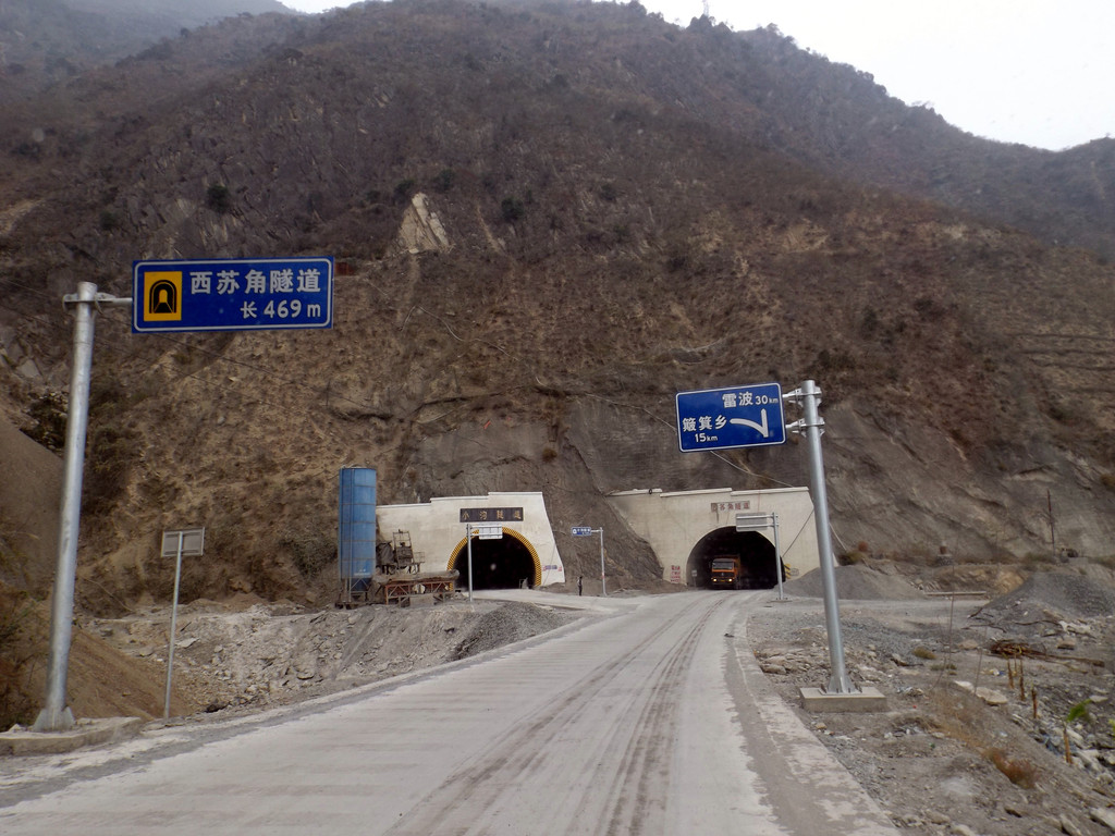 韦金勇:四川成都新景,神奇天路雅西高速,西昌四大景,雷波溪洛渡电站