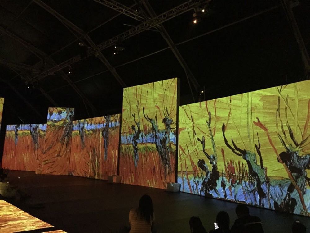 上海新天地一一梵高画展
