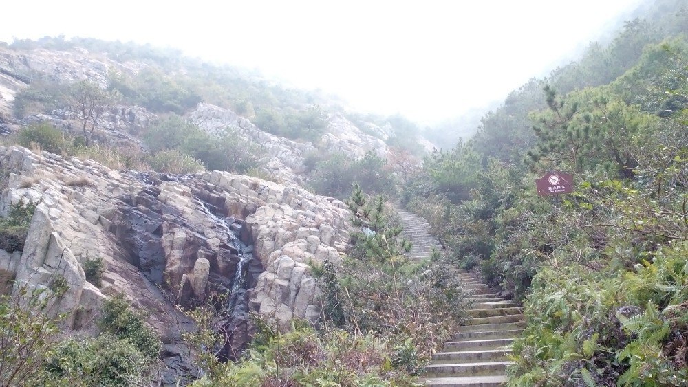 临海行,读火山狂野史诗,环古城忆战神痛杀倭寇,上石柱