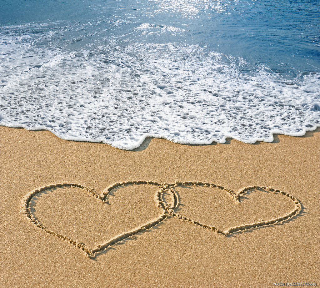 我能想到最浪漫的事,就是和你一起背靠背坐在沙滩