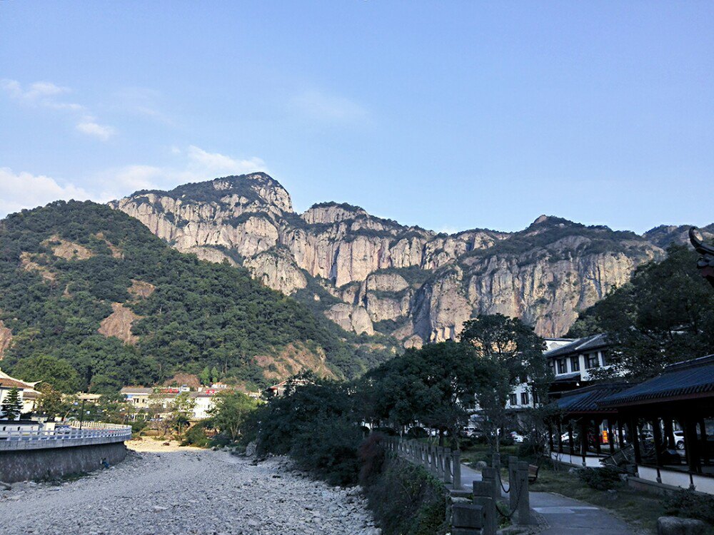 【携程攻略】浙江灵峰景区景点,日景夜景各有不同,一.