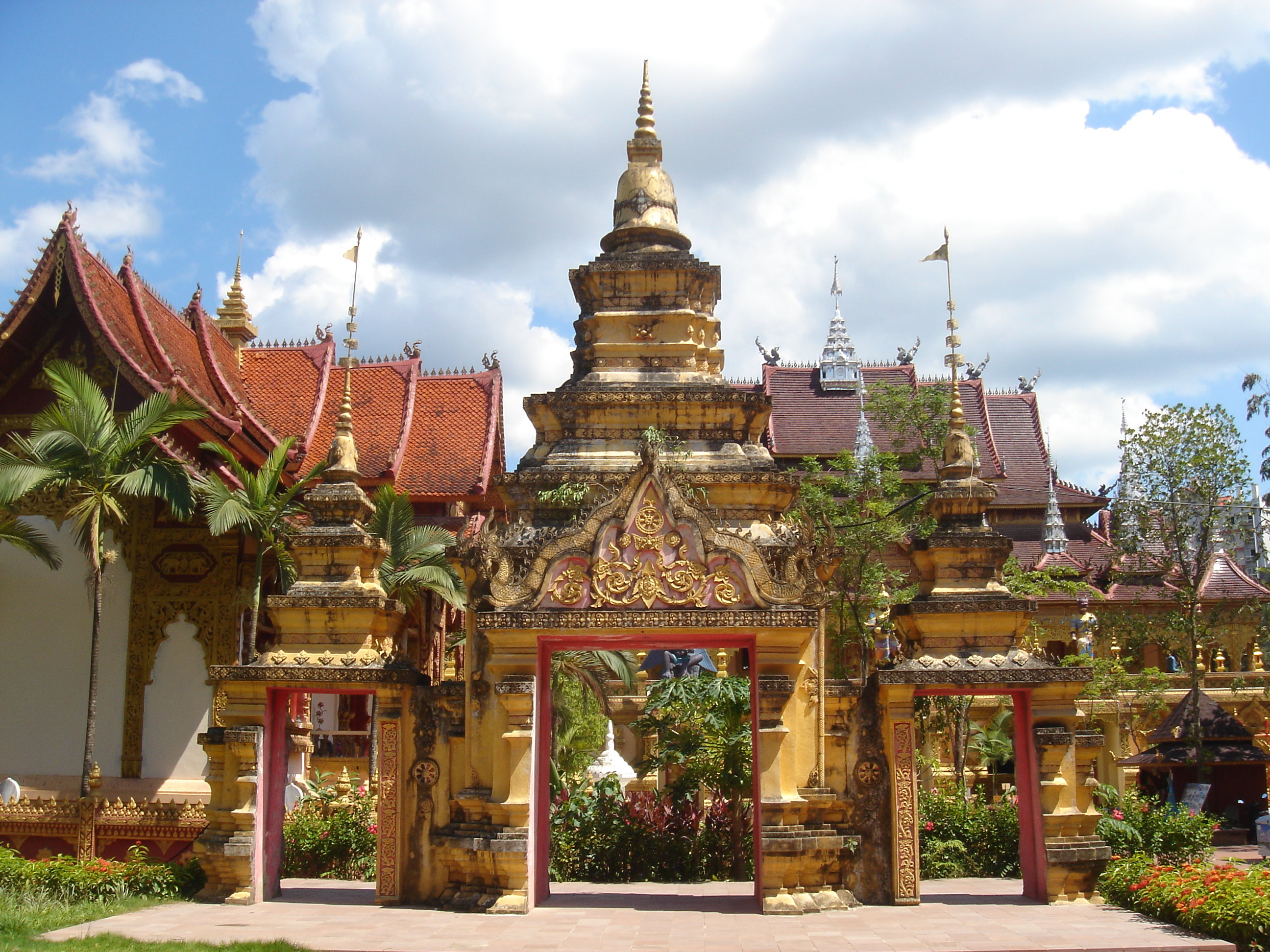 摄影之旅·云南+昆明+西双版纳+九乡+打洛+景洪+原始森林公园+抚仙湖6日5晚跟团游·勐景来 傣家村寨 高质量 超5星酒店三飞-【携程旅游】