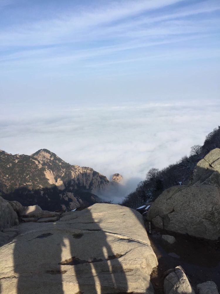泰山之巅腾云驾雾