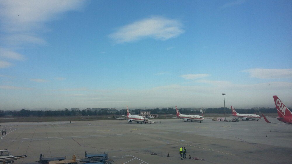 南宛机场拍灰机 现在在南宛-5666 