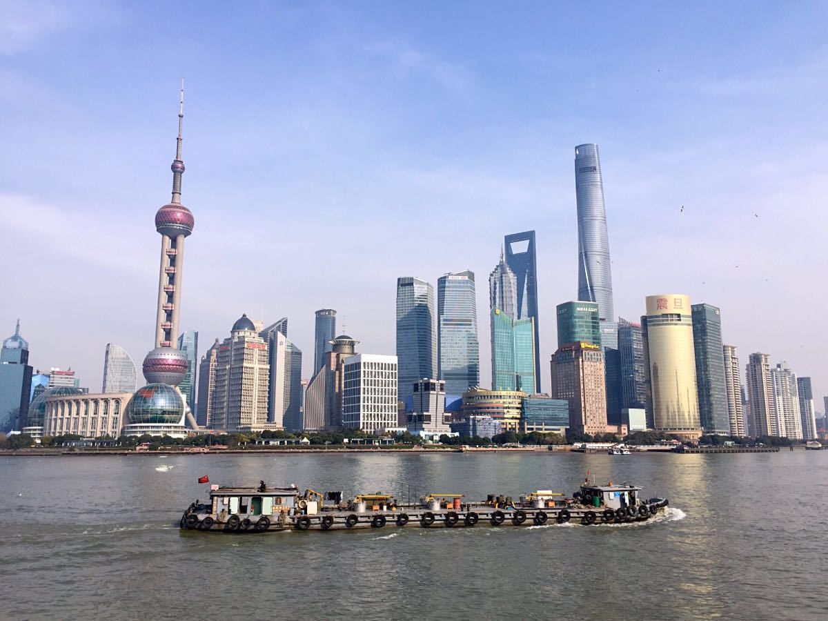 【携程攻略】上海外滩景点,白天和夜晚人都很多,但更