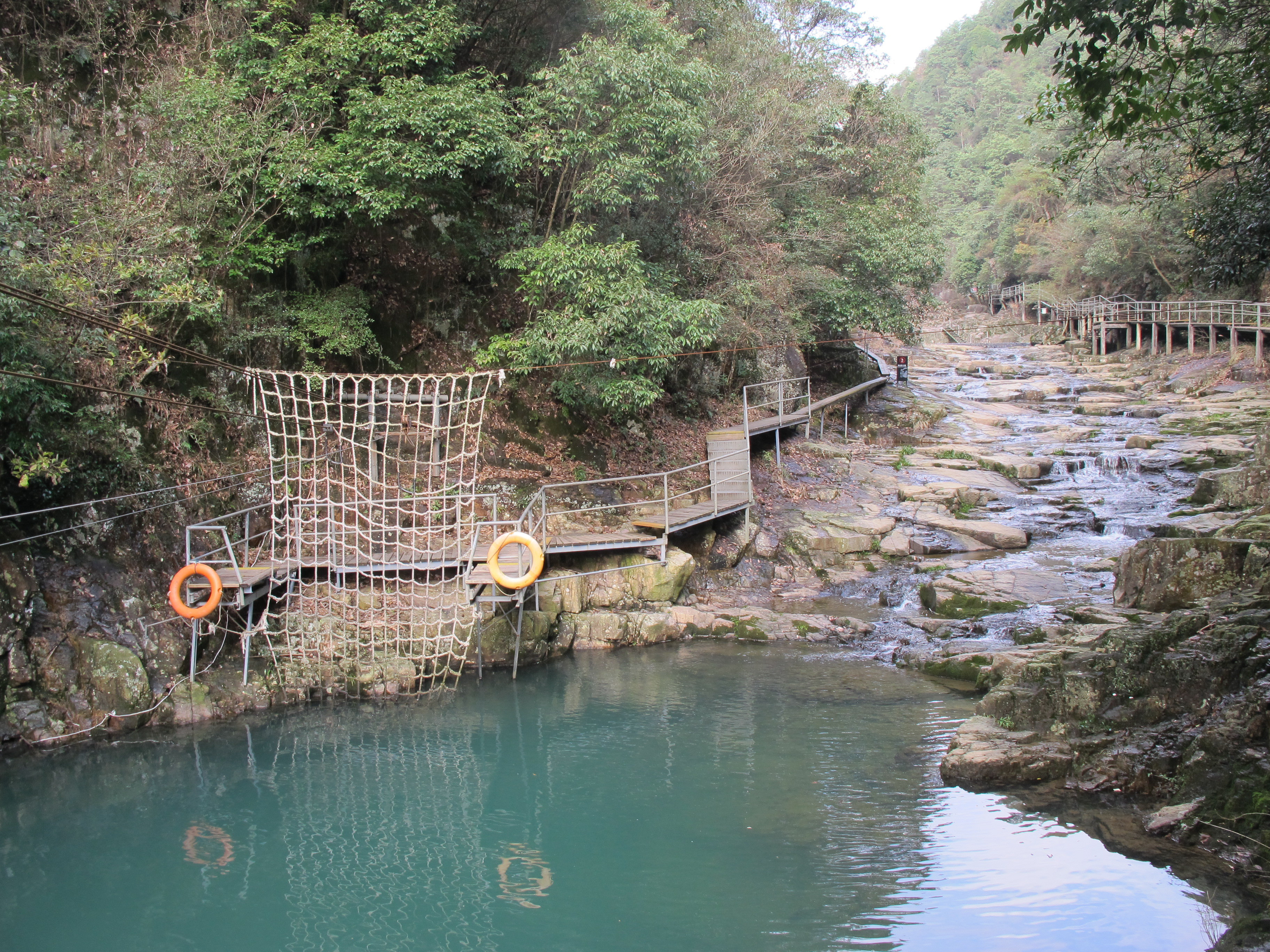 丹山赤水位于余姚城区西南45公里处,属于四明山的一部分.