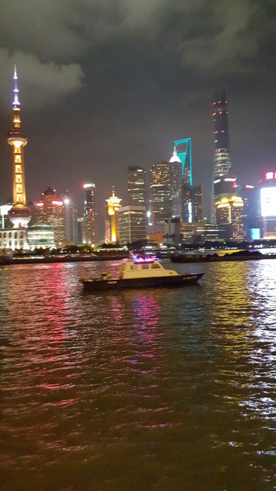 【携程攻略】上海外滩景点,第一次去外滩夜景非常漂亮