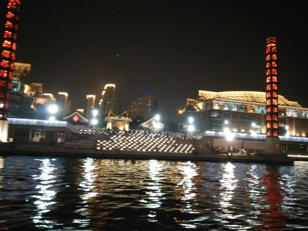 海河观光游船