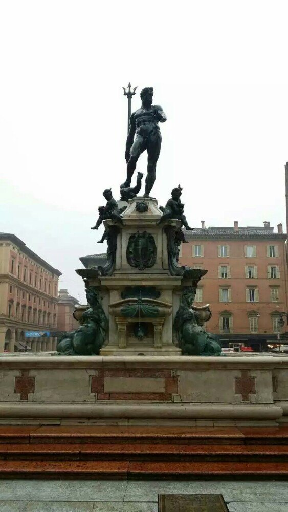 内图诺广场piazza del nettuno