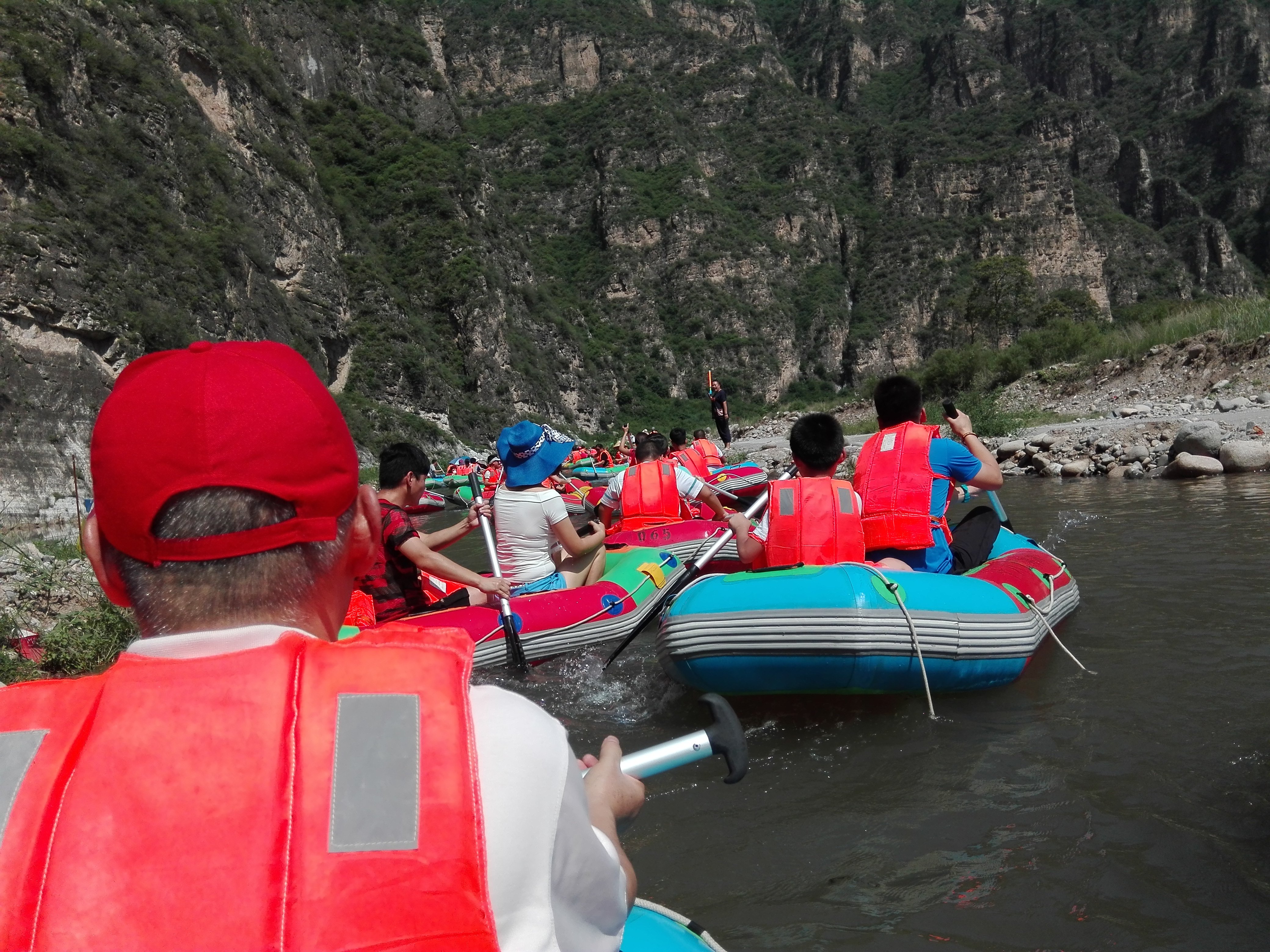 十渡龙湖湾漂流