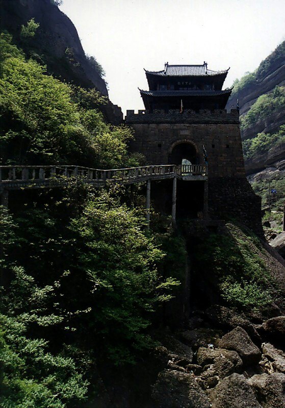                  新建的剑门关楼