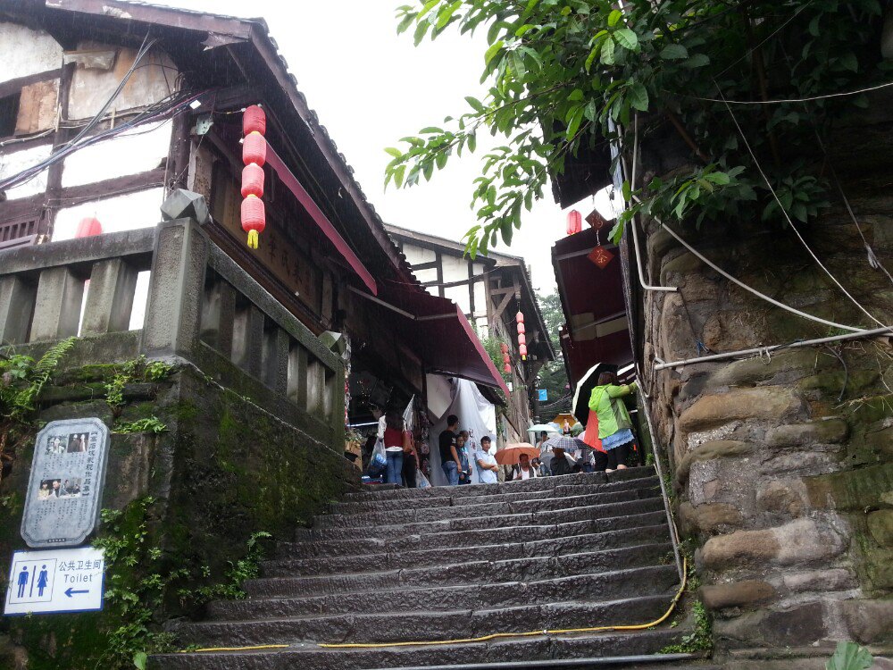 洋人街好玩还是磁器口?_重庆_奇飞知识网