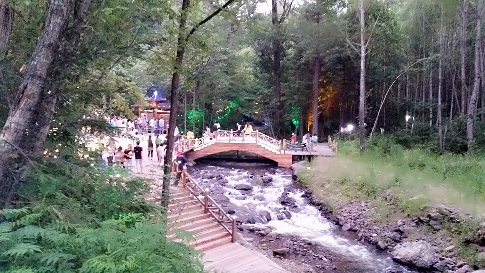 大戏台河风景区                          