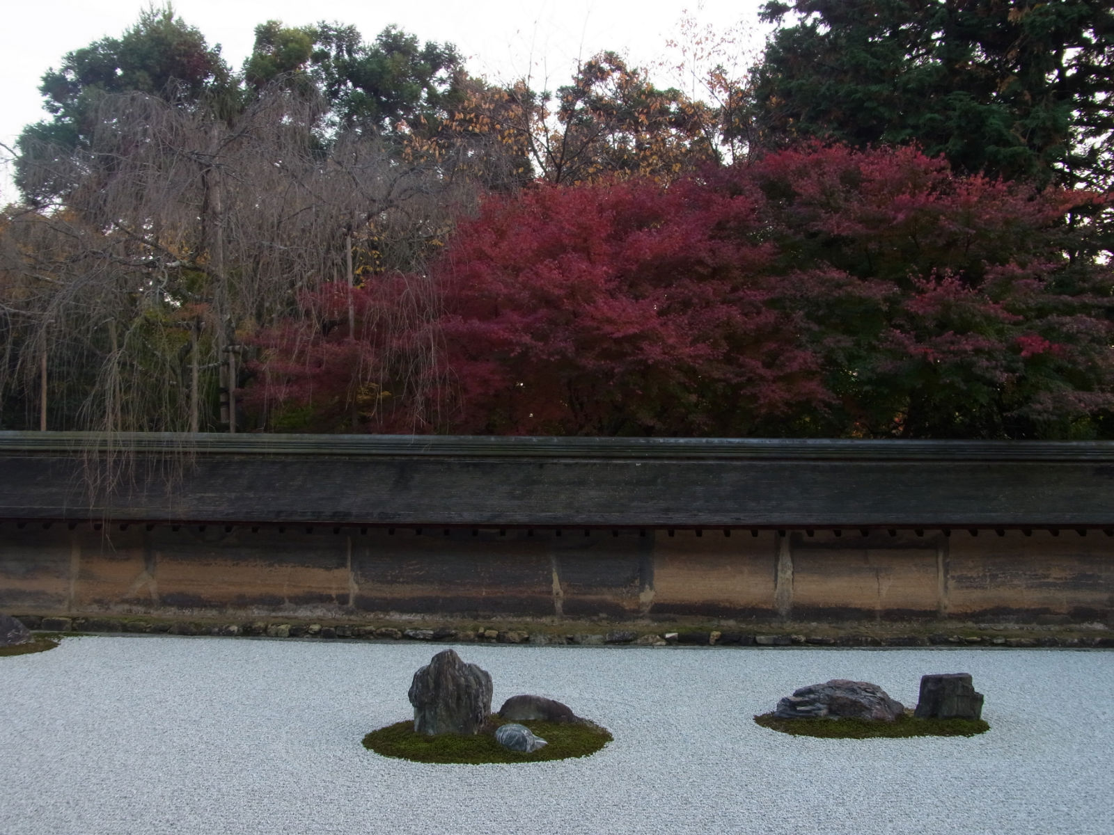 【携程攻略】京都龙安寺景点,龙安寺的庭院非常有名.