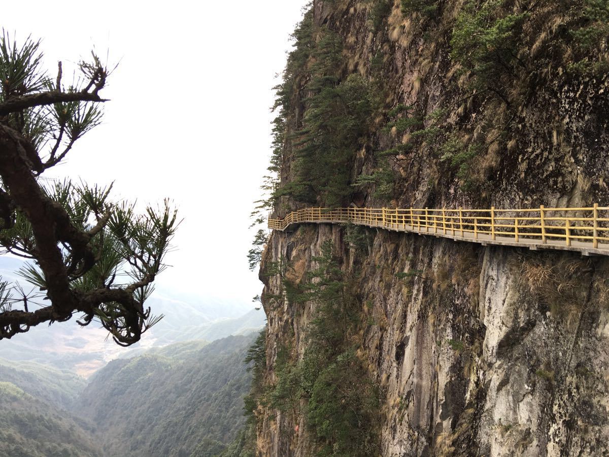 明月山