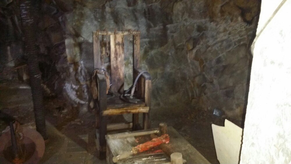 所以建议磁器口与渣滓洞白公馆一起游玩的人最好先去磁器口.