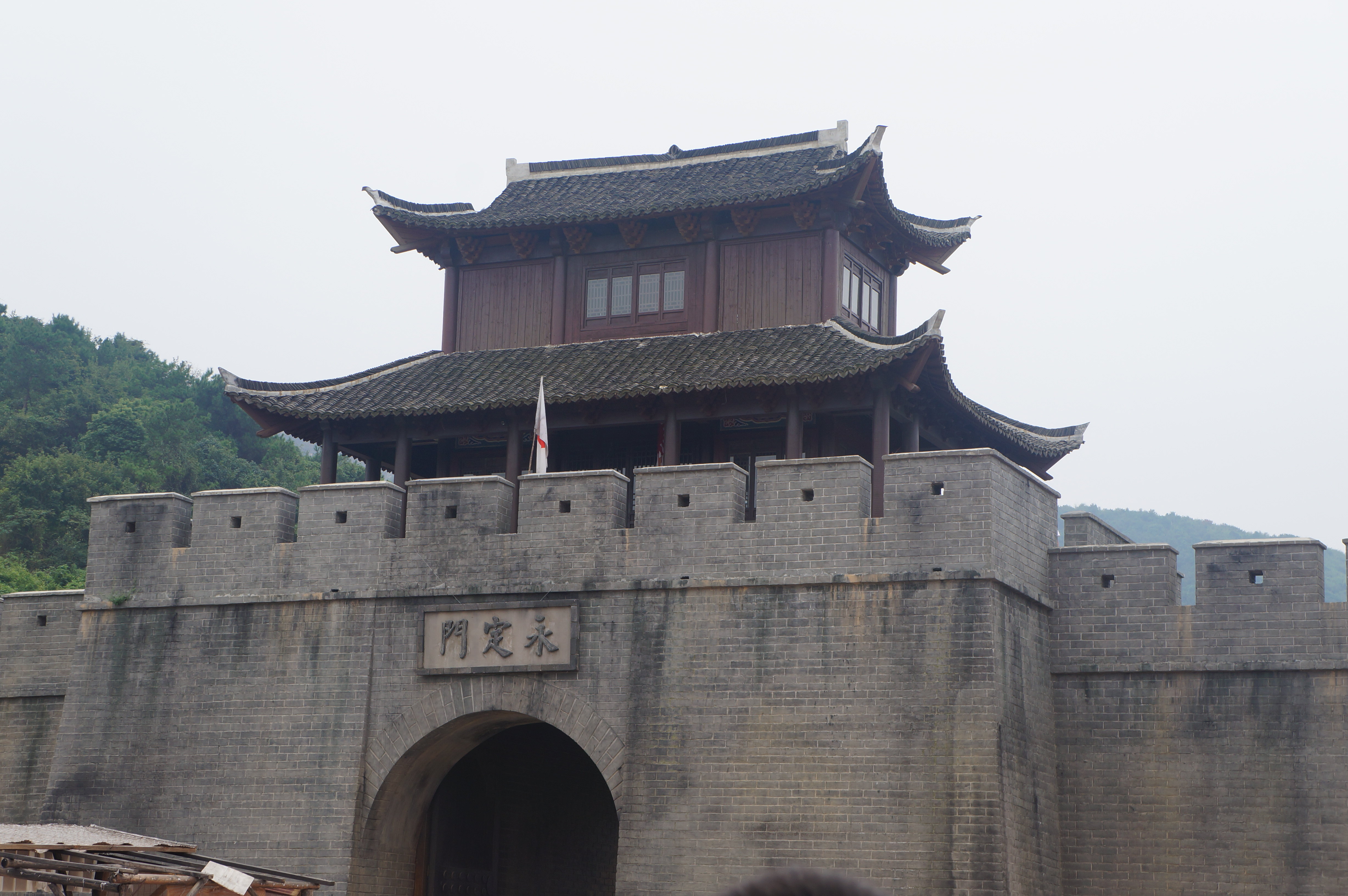 本次活动的第一站设在南北湖影视基地