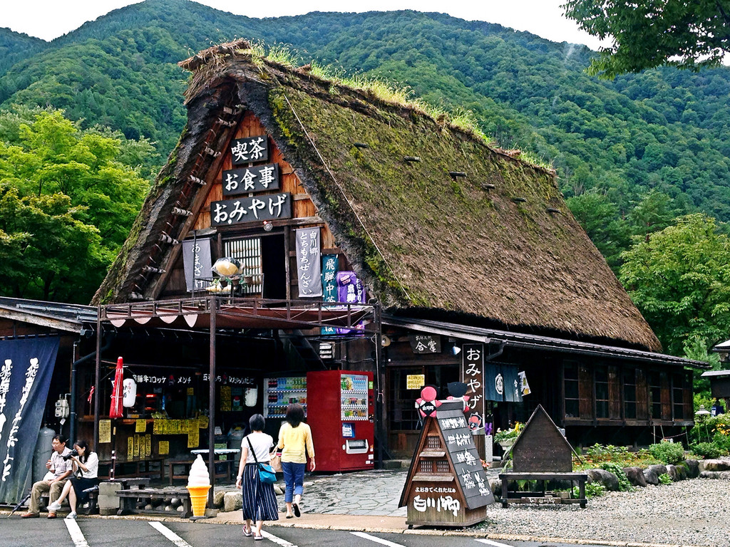 行走在日本的阿尔卑斯山脉间