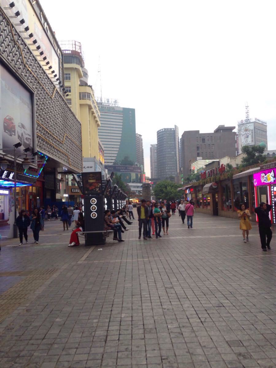 【携程攻略】昆明南屏步行街景点,据说是昆明最繁华的