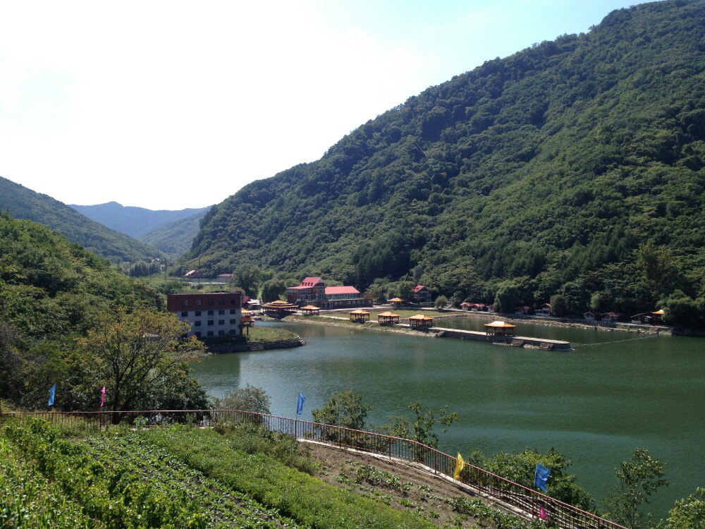 兴隆湖,聚龙缘山庄                             凤凰山公园,本溪