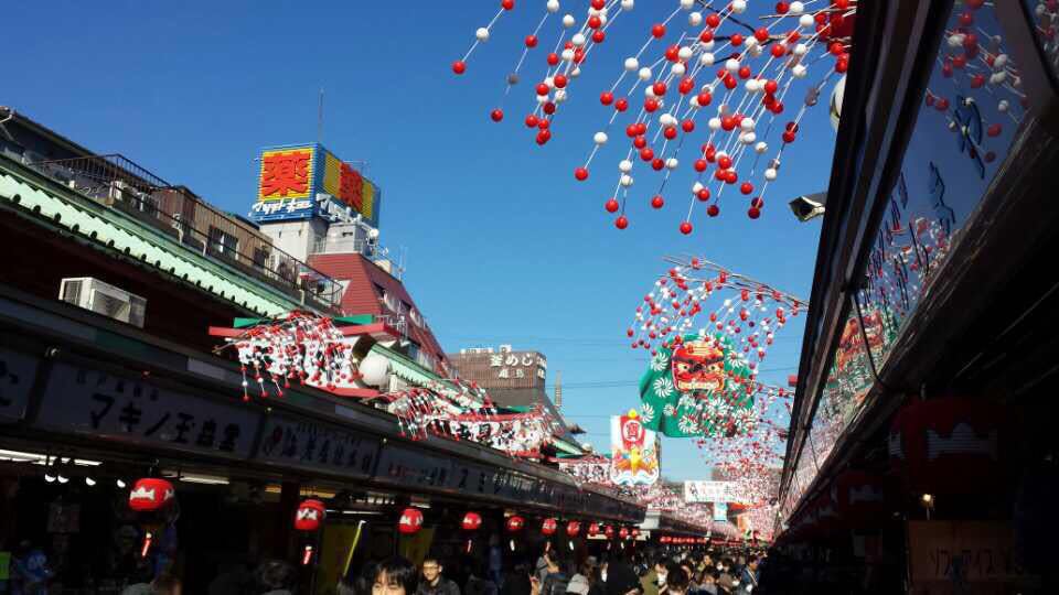 仲见世商店街