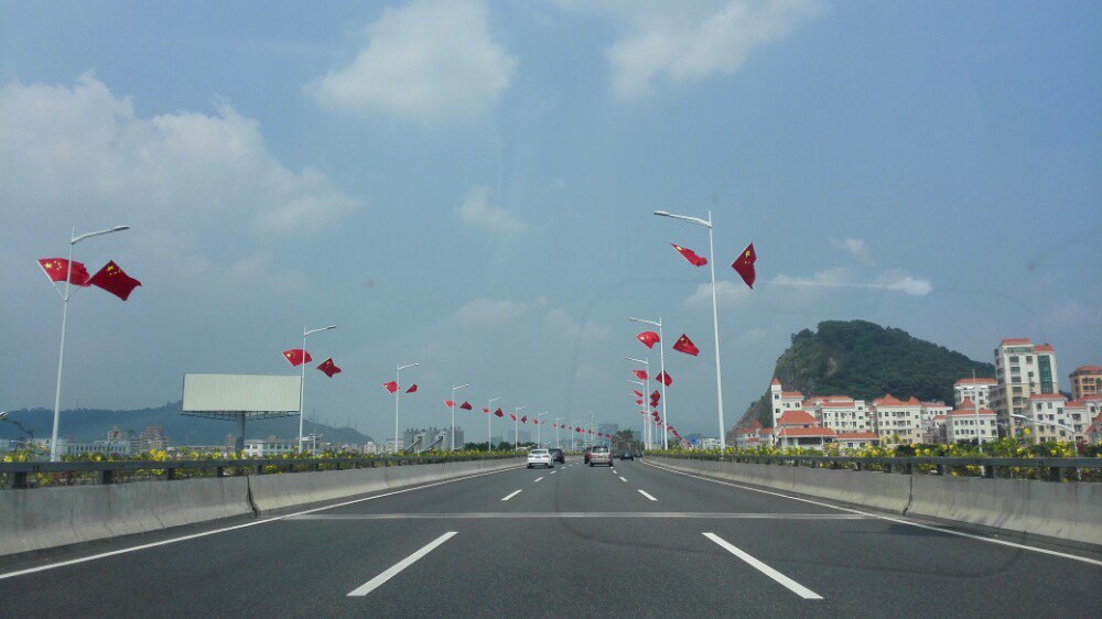 在深圳北站至宝安国际机场跑滴滴顺风车跟嘀嗒